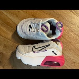 Little Girl Nike shoes 4c